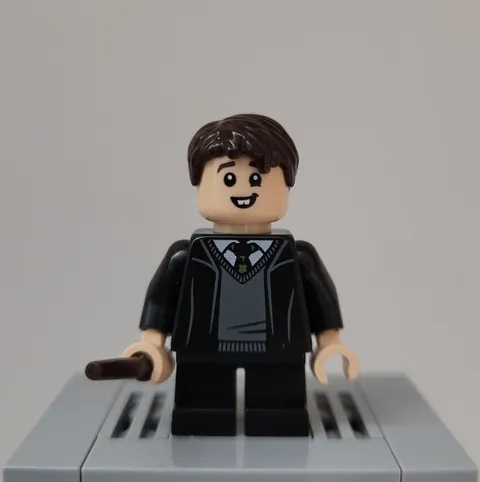 LEGO Harry Potter| Neville Longbottom - Hogwarts Robe Minifigure | hp472 | 76426