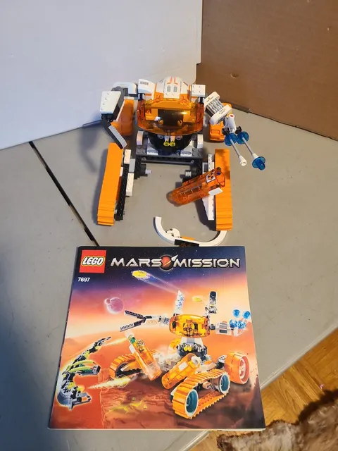 Lego Mars Mission 7697 MT-51 Claw Tank Incomplete