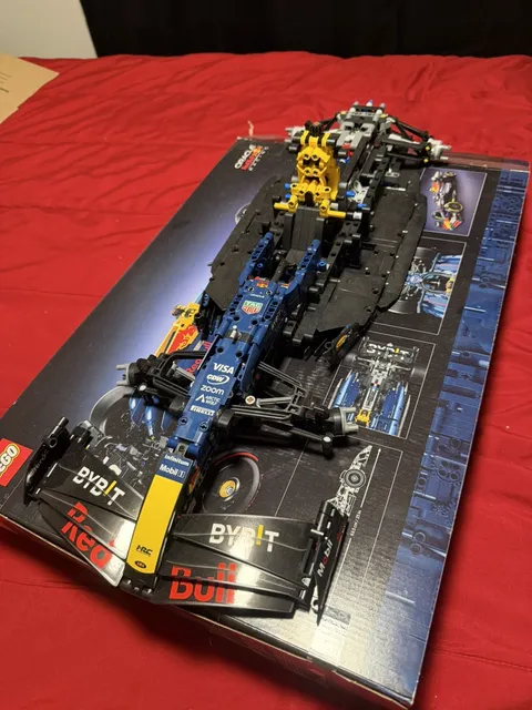 LEGO Oracle Red Bull Racing RB20 F1 Car Complete with Instructions 42206