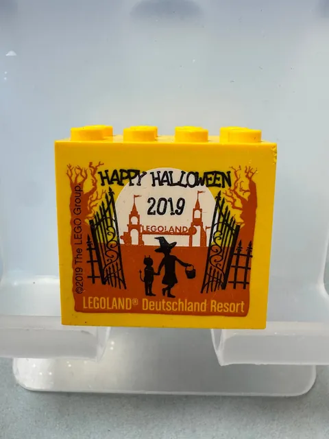 LEGO collectible brick special brick 2x4x3 yellow Legoland happy Halloween 2019