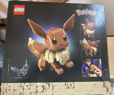 Lego pokemon Eevee 587 pieces