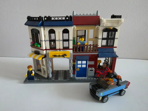 Lego Creator 31026 Bike Shop & Cafe - Auto Repair Shop - Preowned, 100% Parts