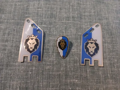 LEGO Castle Lion Knights Banner Shield Lot 2 Flags King's Castle Genuine