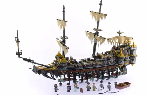LEGO Pirates of the Caribbean: Silent Mary (71042) Retired **READ DESCRIPTION**