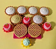 Lego Pies miniature food - LOT OF 25 pieces - Cream Pies/Cherry Pies/Tarts