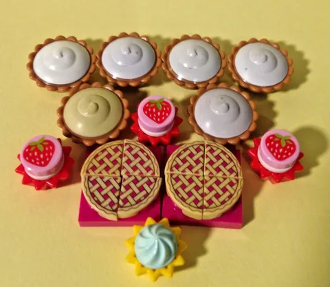 Lego Pies miniature food - LOT OF 25 pieces - Cream Pies/Cherry Pies/Tarts