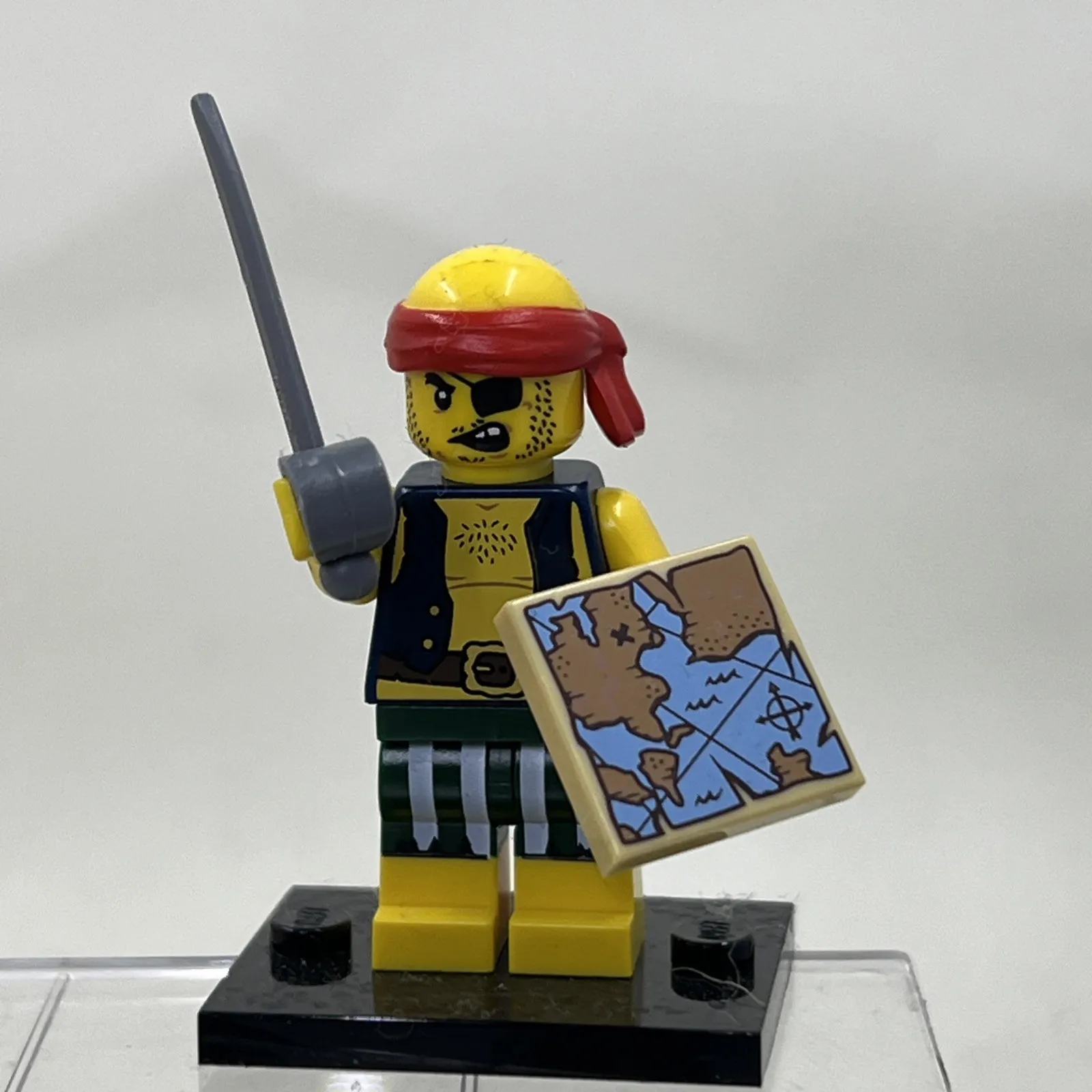 LEGO Scallywag Pirate New out of package Collectible Series 16 minifigure CMF