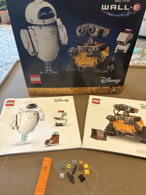 LEGO Disney Pixar WALL-E and EVA Box, Instructions & Spare Parts