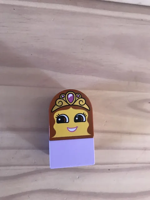 Lego Duplo 2x2x2 Curved Top Piece Girl Face Head & Crown Dark Orange Tiara Part