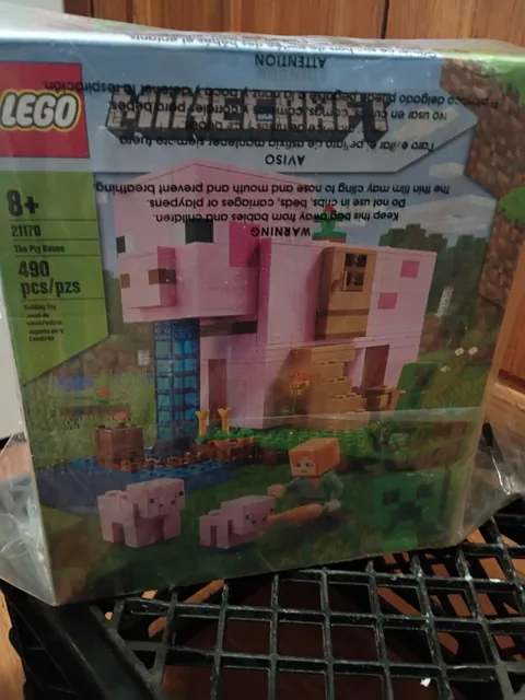 LEGO Minecraft 21170 The Pig House 490pcs Age 8+ Box Brick Separator