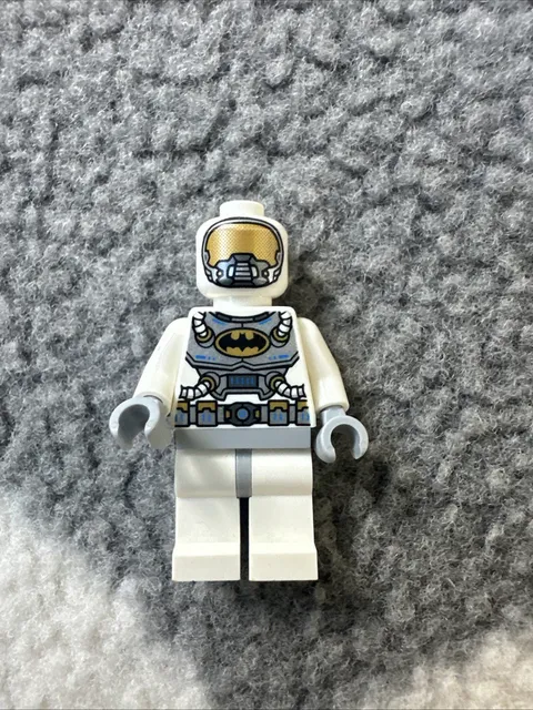 1X Lego Minifigure Super Heroes Space Batman Torso White Gray 76025 SH0146