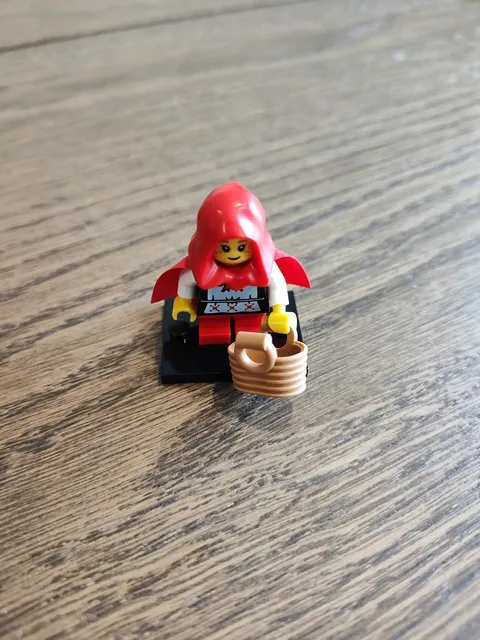 LEGO Series 7 Red Riding Hood Minifigure 8831 Grandma Visitor 