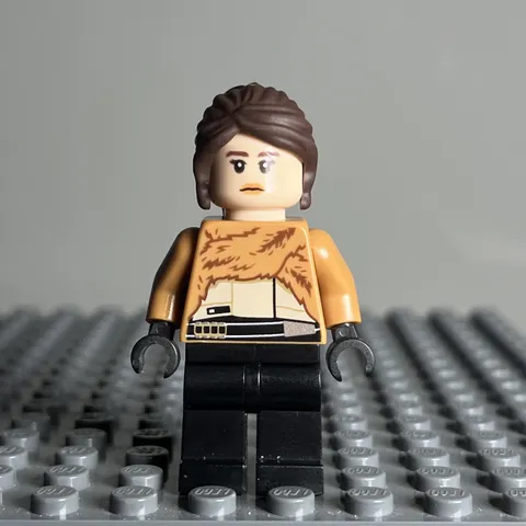 LEGO Star Wars Solo Qi’ra Minifigure w Fur Coat (75219) sw0946 - 3E