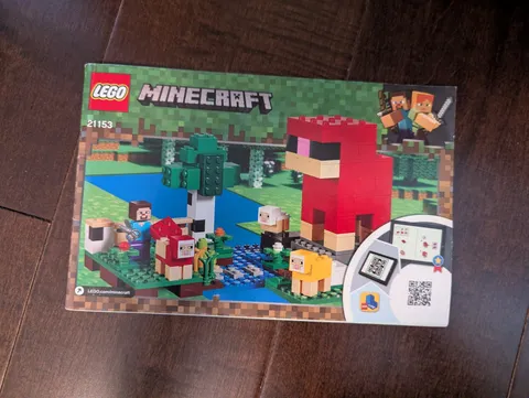 LEGO Minecraft: The Wool Farm (21153)