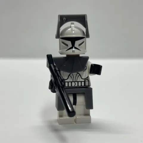 LEGO Star Wars - Clone Trooper, Dark Gray Visor, Pauldron & Kama - Mini Figure