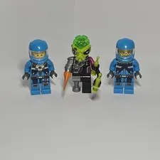 LEGO ac012 Alien Android — Brain Dome, Peg Leg, Mech Arm — 7066 Earth Defense HQ