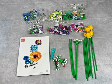 LEGO Icons 10313 Wildflower Bouquet Incomplete w Manual Parts Lot 939pc Set