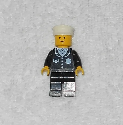 LEGO Police - Cop Minifigure Suit w/ 4 Buttons, White Hat, Yellow Head - cop001