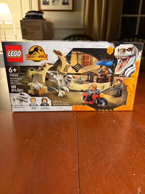 LEGO Jurassic World: Atrociraptor Dinosaur: Bike Chase (76945)