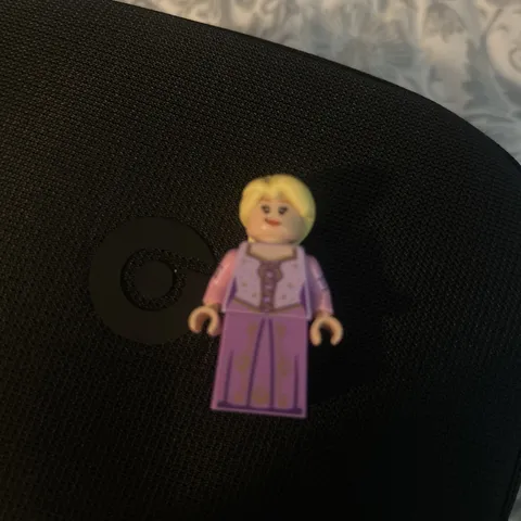 BRAND NEW ORIGINAL DISNEY CASTLE RAPUNZEL MINIFIGURE