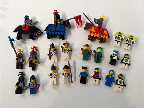 Vintage LEGO Minifigure Lot Castle Black Falcon Space Pirate 24pc Pristine