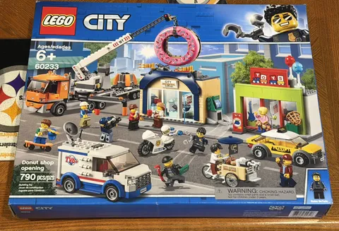 LEGO CITY:  60233 - Donut shop opening - BRAND NEW NIB