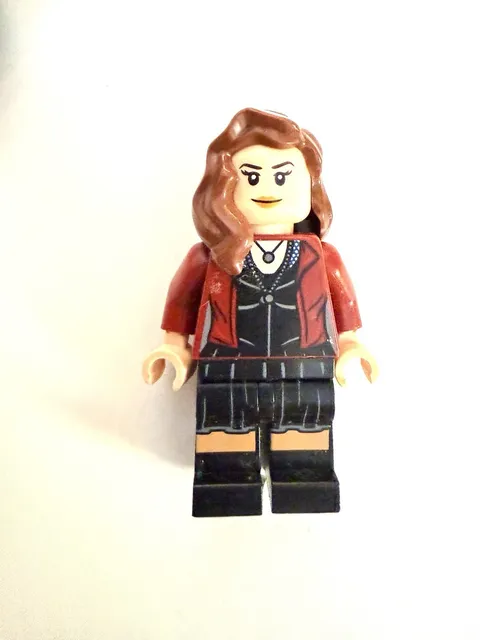 Marvel Super Heroes  2015-The Scarlet Witch (Wanda Maximoff) Minifigure SH174