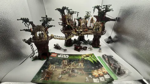 LEGO Star Wars: Ewok Village 10236 UCS Ultimate Collectors Series * Pre-built