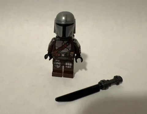 LEGO Star Wars Mandalorian Silver Beskar Armor Minifigure sw1258 w/ Darksaber