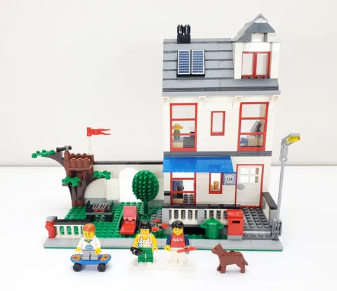 LEGO City 8403 - City House - 100% Complete - No Box / Manual - 2010