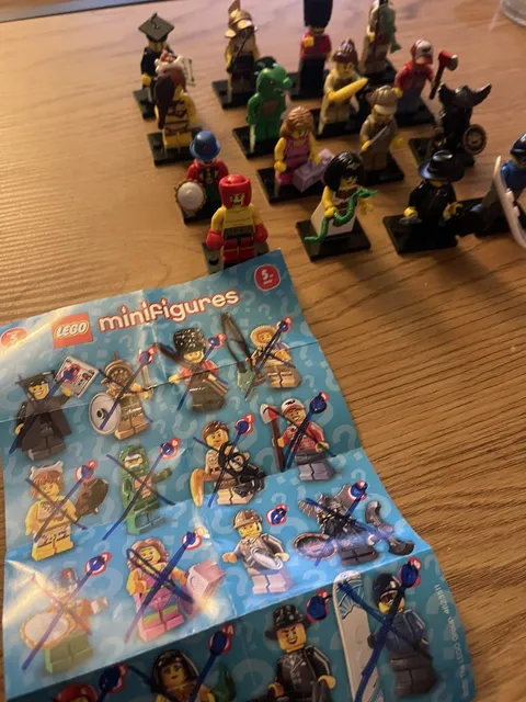 Lego New Minifigure Series 5 8805 Complete Set - 16 Minifigures