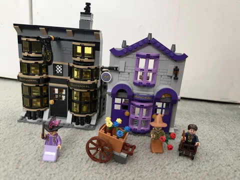 LEGO Harry Potter: Ollivanders & Madam Malkin's Robes (76439) - Pre-owned