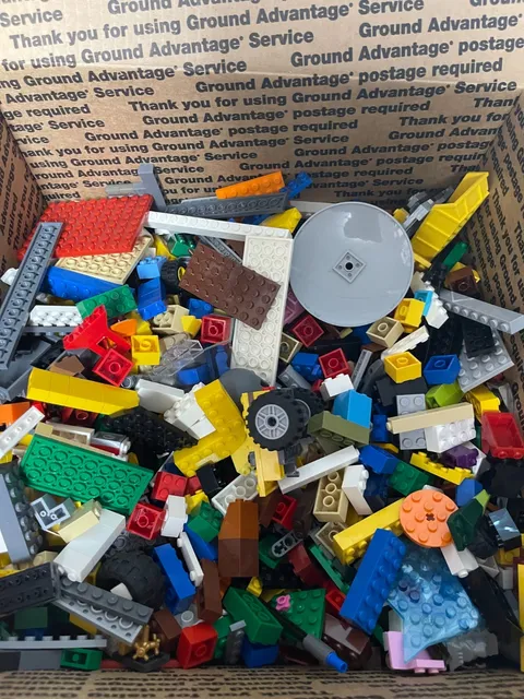 8 Lbs LEGO Mixed Bulk Lot Unsorted Parts Pieces Minifigs Plates Used