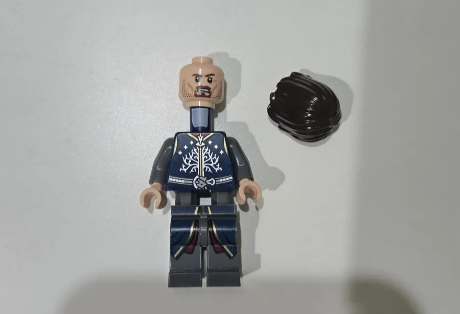 LEGO Minifigures   Aragorn - Dark Red and Black Cape lor066