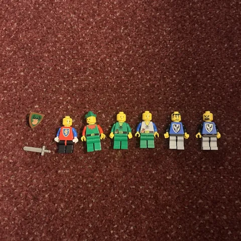 VINTAGE 1989 LEGO MINIFIGURES CASTLE PEOPLE SWORD SHIELD INCOMPLETE SET
