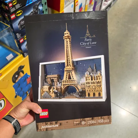LEGO Architecture 21064 Paris City of Love Eiffel Tower Skyline Set NEW Sealed