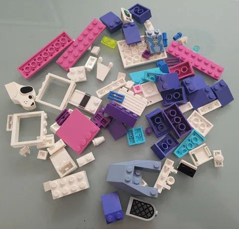 LEGOS SET OF 76 WHITE & PASTEL SMALL/MEDIUM BRICKS and PARTS!! GREAT SET