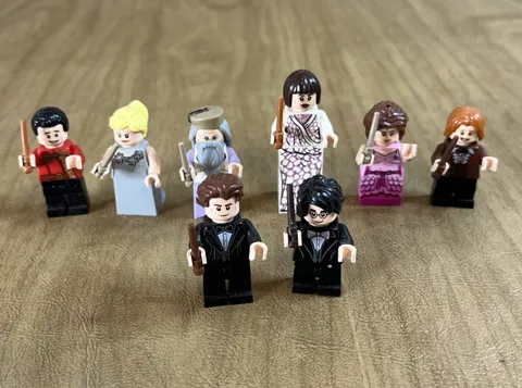 LEGO Harry Potter Hogwarts Clock Tower 8 Minifigures Only Complete Set 75948