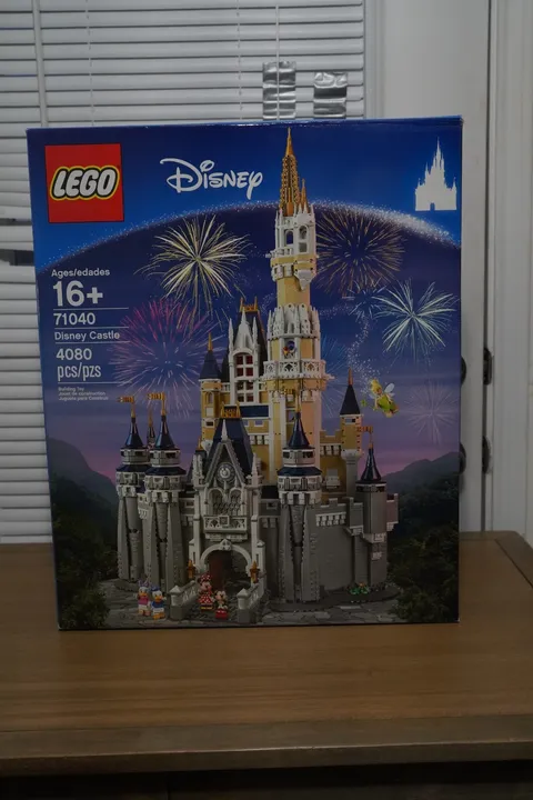 LEGO Disney: The Disney Castle (71040)