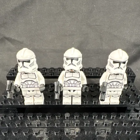 LEGO Star Wars Clone Trooper Mini-Fig Lot of 3 w/ Helmets & Blasters item sw1319
