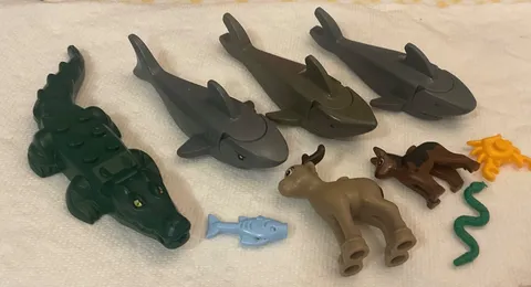 9 LEGO Minifigure Animal Figures Sharks, Alligator, Reindeer,Dog,Crab,Fish,Snake