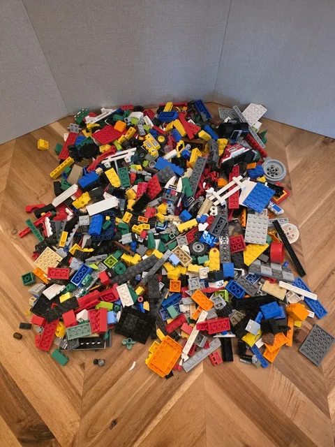 7 Pound Lot Of Lego Pieces - Many Different Parts - Good Condition Lot