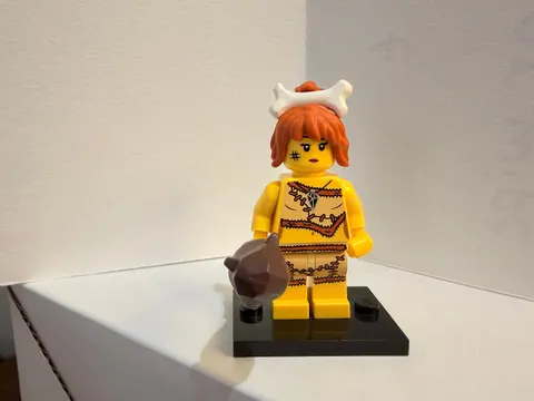LEGO Cave Woman 8805 Minifigures Series 5 - Complete - Condition is Good