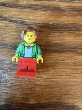 LEGO CARAVAN FAMILY GREEN MOM MINIFIGURE WITH FREE SHIPPING