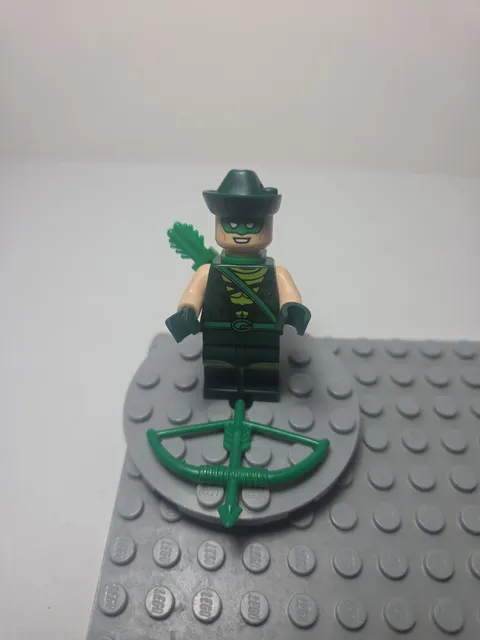 LEGO: SH465 Green Arrow Hat Minifigure Batman Movie 70919 *No Bow No Feather