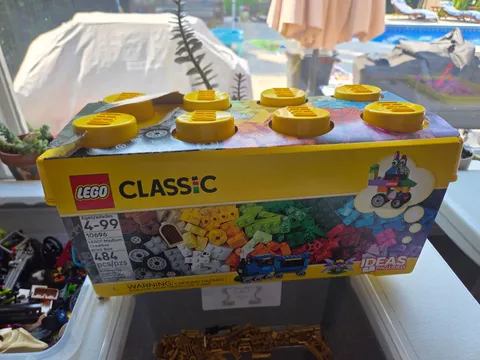 LEGO CLASSIC: Lego Medium Creative Brick Box (10696) New and Sealed