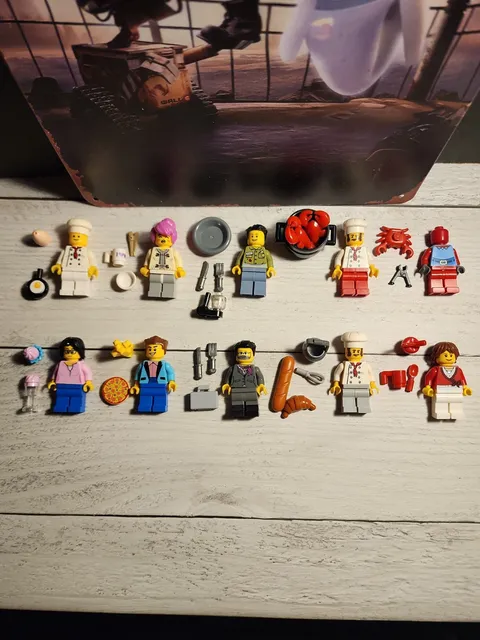 LEGO ~ Culinary Artist & Food Critics Set Of 10 Mixed Minifigures & Accessories