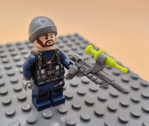 Lego ACU Guard jw018 Male, Dark Bluish Gray Beanie Minifigure 75927