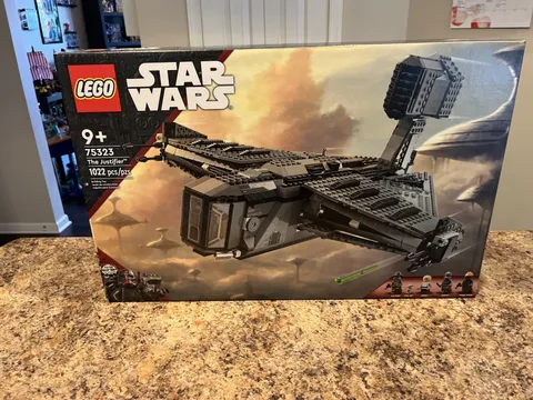 New Sealed LEGO Star Wars: The Justifier (75323) Retired