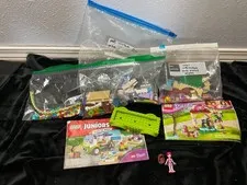 Lego Friends Smoothie Truck 10749 and Horse Grooming Station 41123 Bundle 100%
